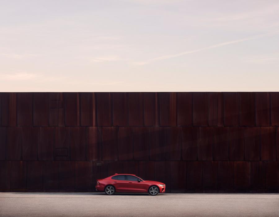  Volvo S60 T6 R-Design 2018 года  (WW) (фото 4 из 63)